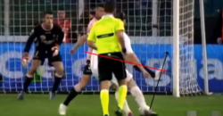 イブラヒモビッチ：ドリブル技術：深く敵に足を出させ、大きく逆を取る