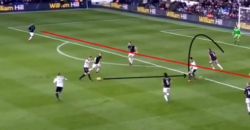 デレ・アリ:フォワードの技術:裏へ抜ける動きを止めてDFラインの前で受けスルーパス