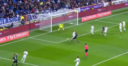 ナバス:キーパーの技術:ボレーのタイミングに合わせてステップ