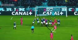 ディマリア：フリーキック技術：軸足を斜めに倒して軸足に沿って蹴り足を回転させる蹴り方